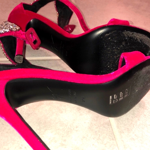 Stunning Giuseppe Zanotti red & silver high heels. Size EU 37.5. Also fits 7 US. - Picture 4 of 4